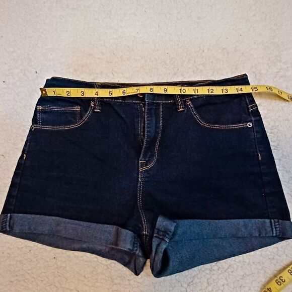 Forever 21 Jean shorts Size 29 - Picture 4 of 7